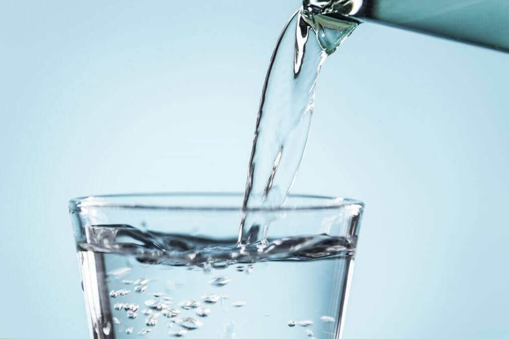vida saludable bebe agua